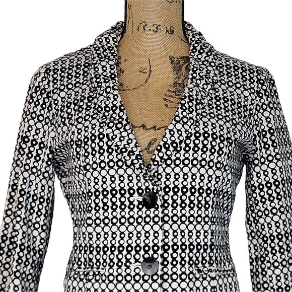 Cabi Du Jour White w/Black Circles Rouching Details Fitted Cropped Jacket Size 4 - Picture 3 of 12